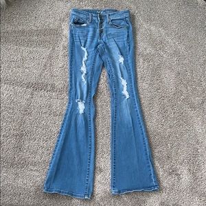 Mid-rise women’s flare jeans